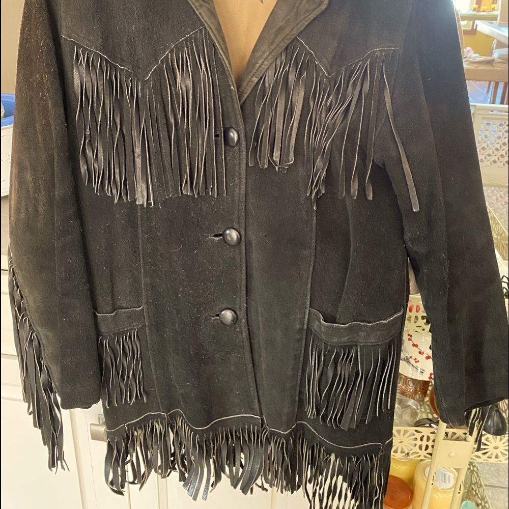 Fringed Brown suede jacket. Size M (best guess). EUC. Vintage from the 70s.
